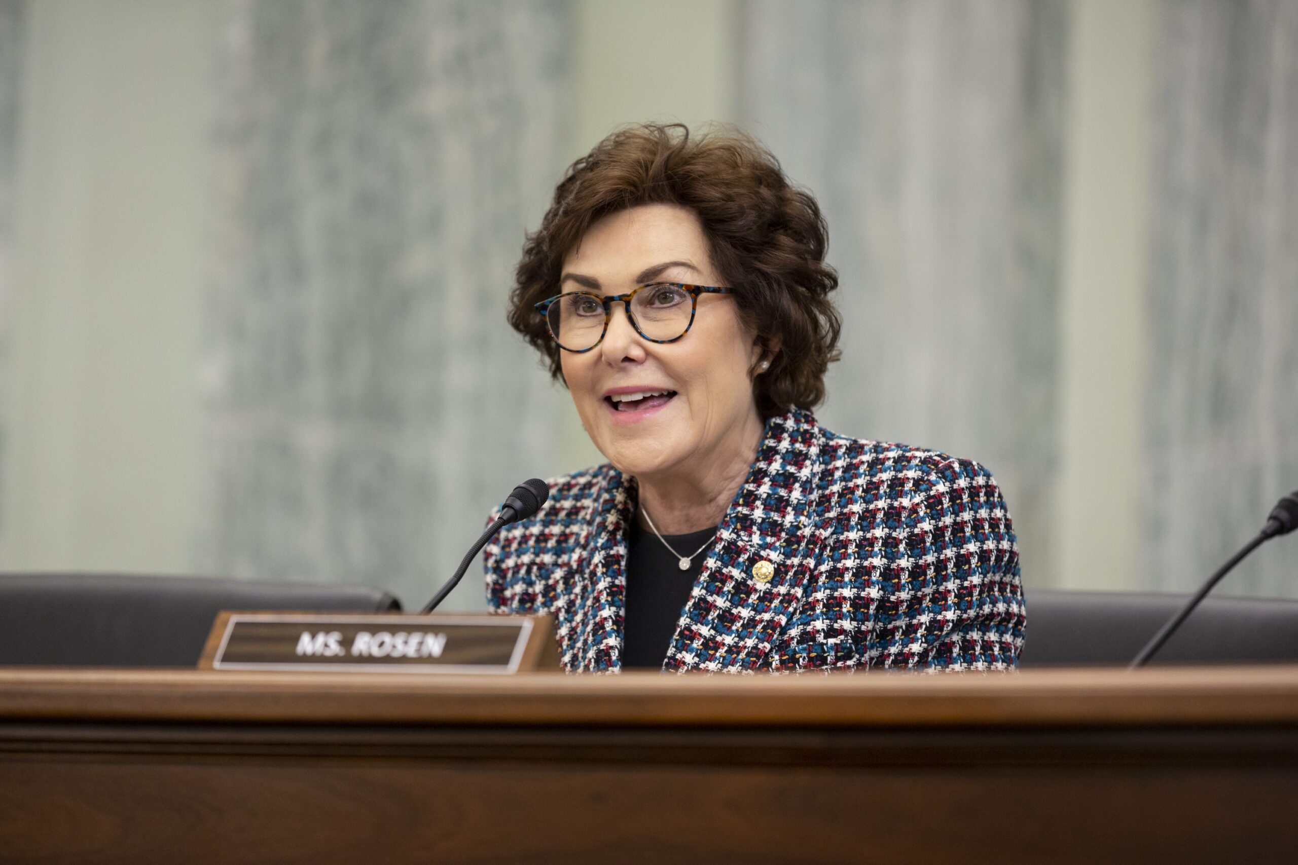 La Senadora Jacky Rosen ayuda a aprobar paquete bipartidista para apoyar a Israel, Ucrania y Taiwán.