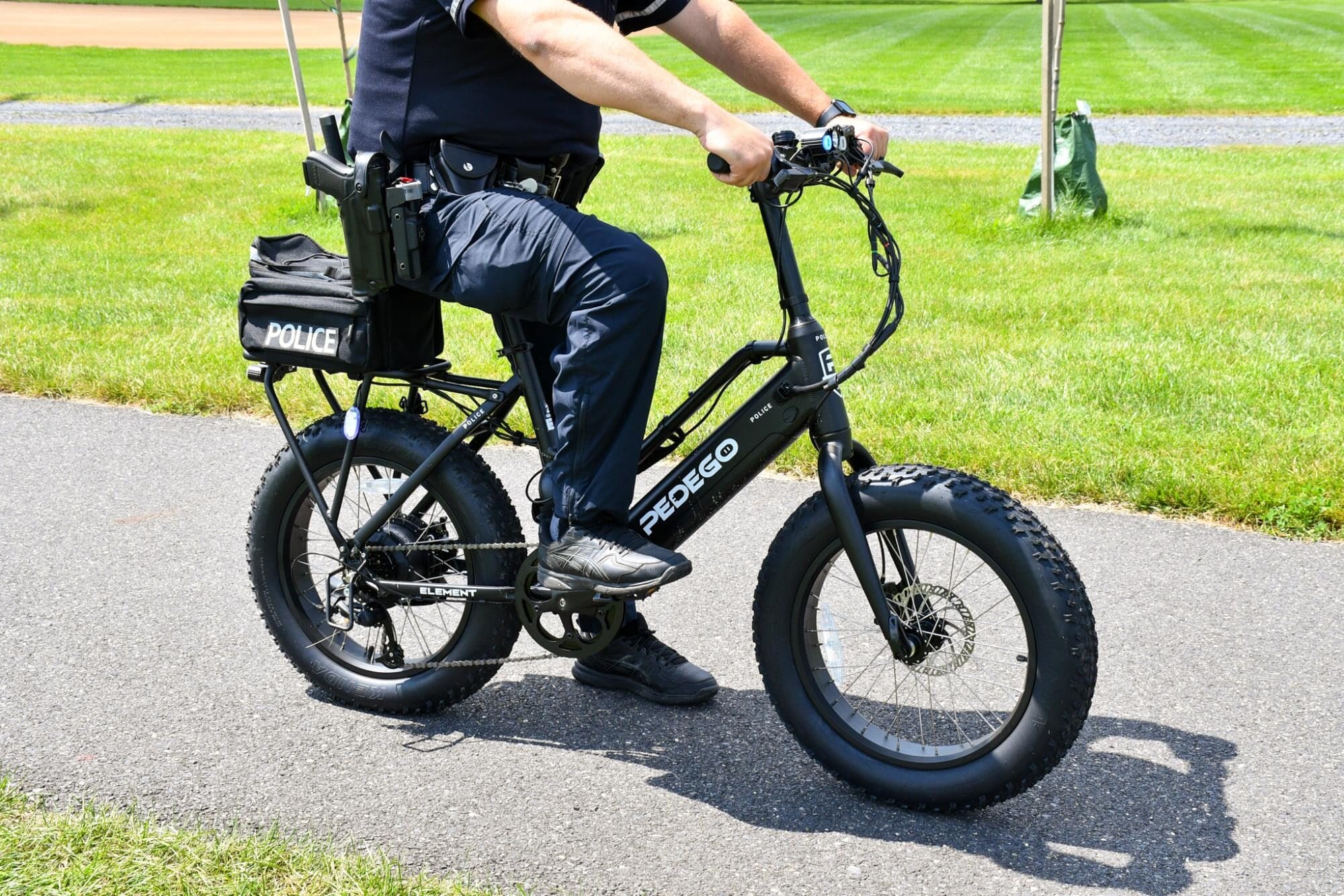 El Departamento de Policía del CCSD aumenta su flota de E-Bikes