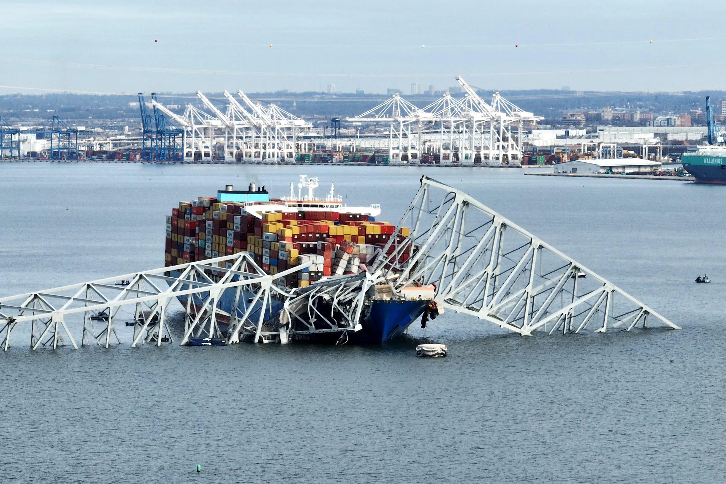 Dueño de barco que chocó en Baltimore matando a cuadrilla de trabajadores Latinos pagará cien millones de dolares