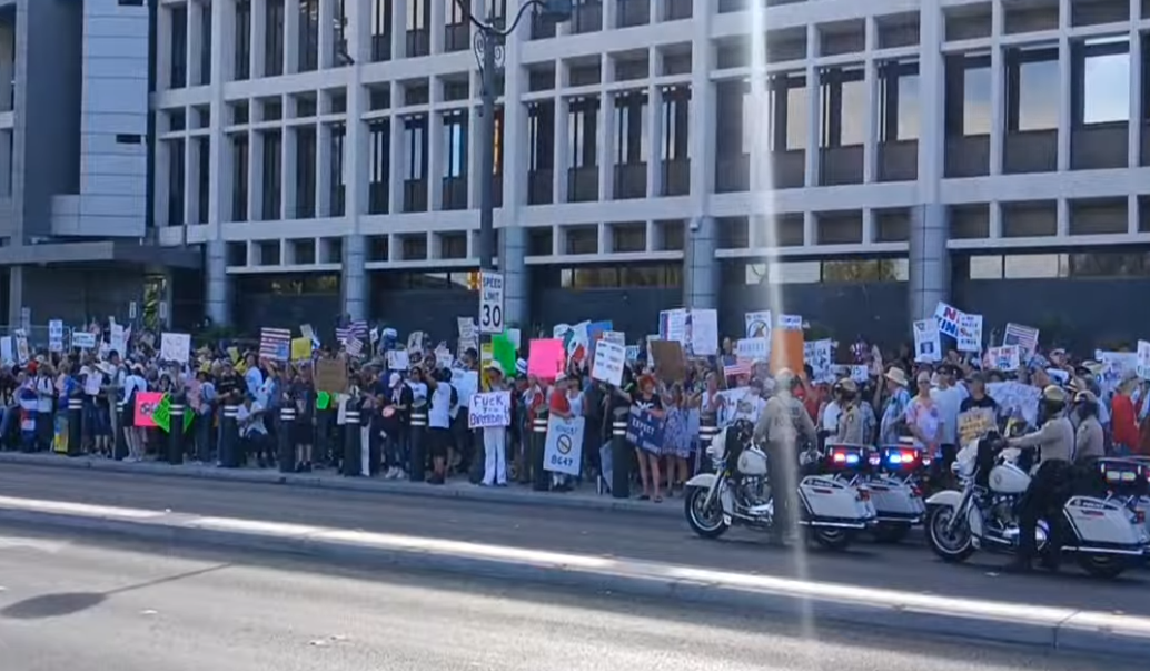 Protestas “No Kings” toman el centro de Las Vegas