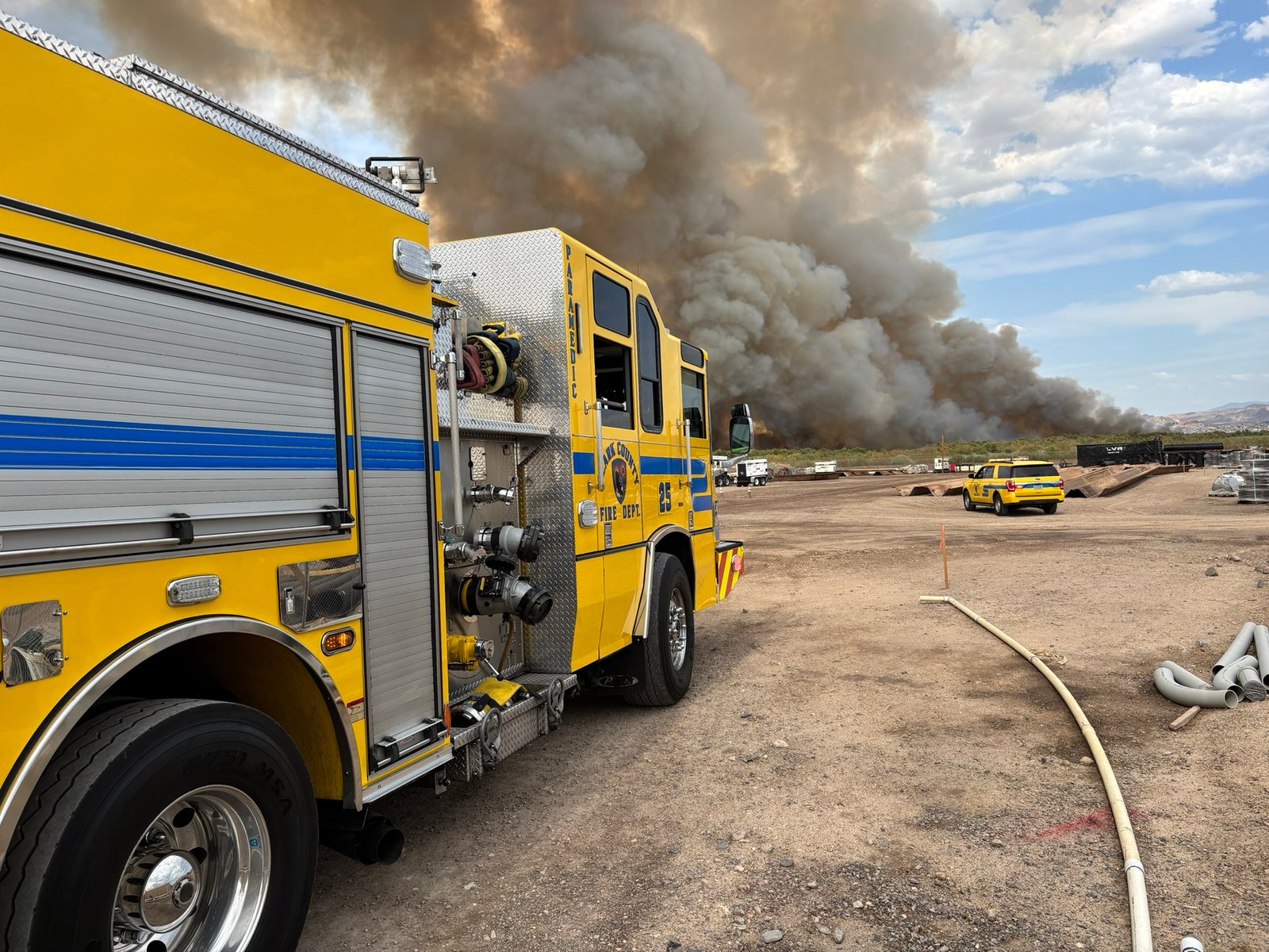 Continúa incendio en Wetlands Park y alerta por calidad del aire
