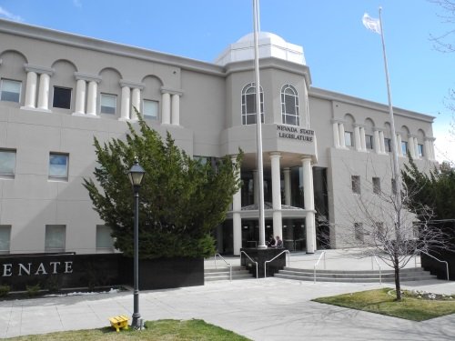 Legislatura de Nevada frena expansión de becas escolares