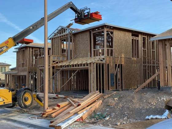 Caen ventas de viviendas nuevas en el sur de Nevada, pero repuntan permisos de construcción