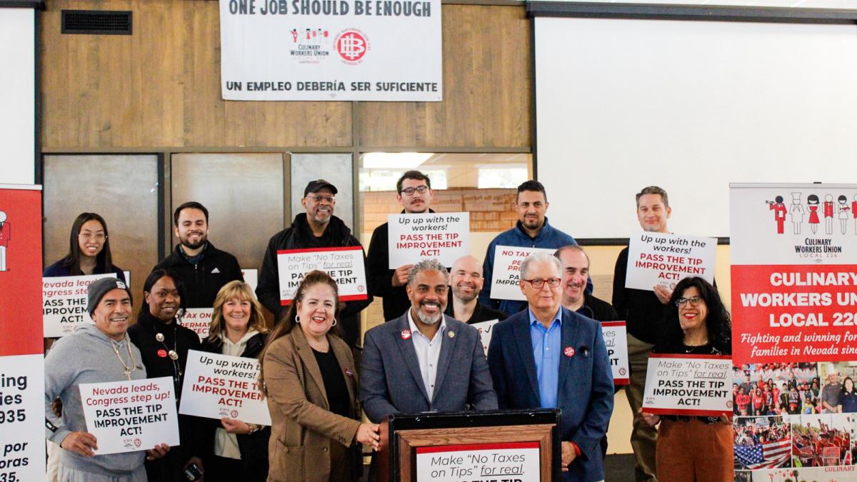 Legislación busca proteger ingresos de trabajadores con propina