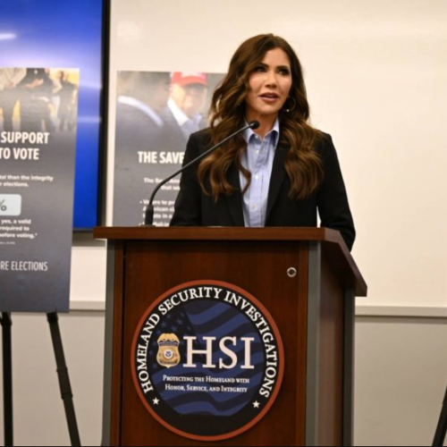 VISITA DE KRISTI NOEM A ARIZONA DESATA RUMORES, CRÍTICAS Y NUEVO DEBATE SOBRE ELECCIONES