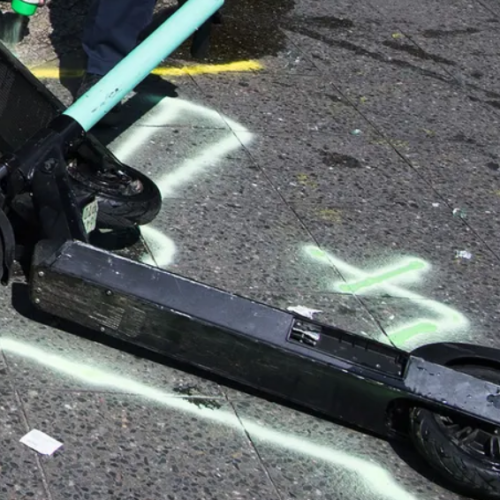 Accidente grave en scooter eléctrico deja a adulto mayor lesionado y revive debate por falta de regulación