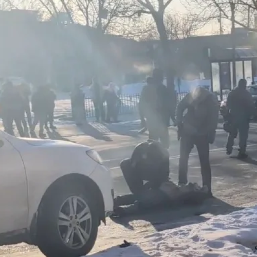 Confirman muerte de hombre baleado por agentes federales en Minneapolis; DHS difunde imagen de presunta arma