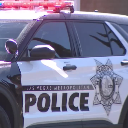 Llamada de un menor lleva a la policía a encontrar dos personas muertas