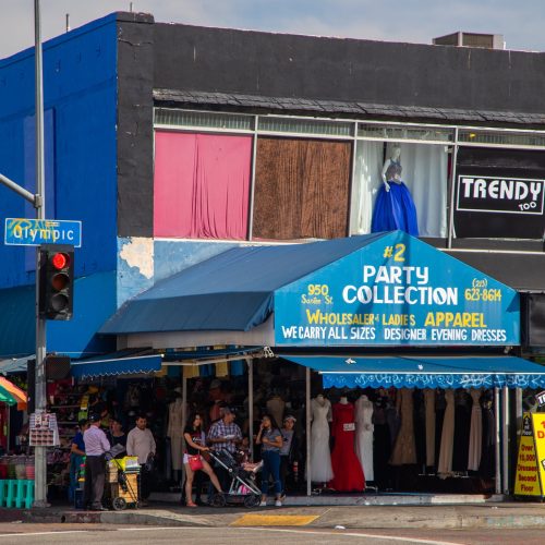 Sorpresa y alarma por operativo federal en el Distrito de la Moda de Los Ángeles