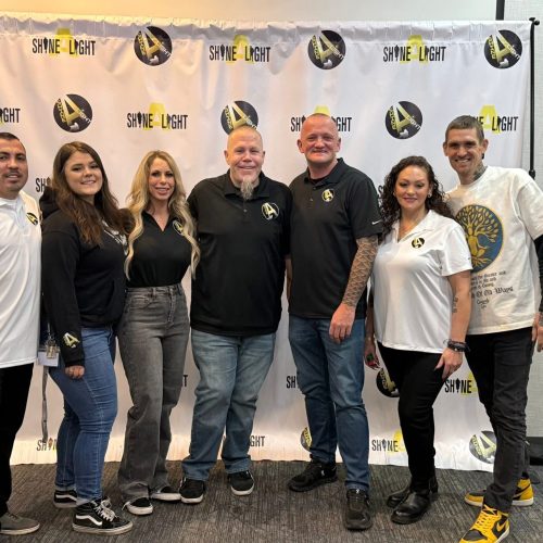 80 personas se gradúan en Las Vegas de programa para salir de la falta de vivienda y las adicciones