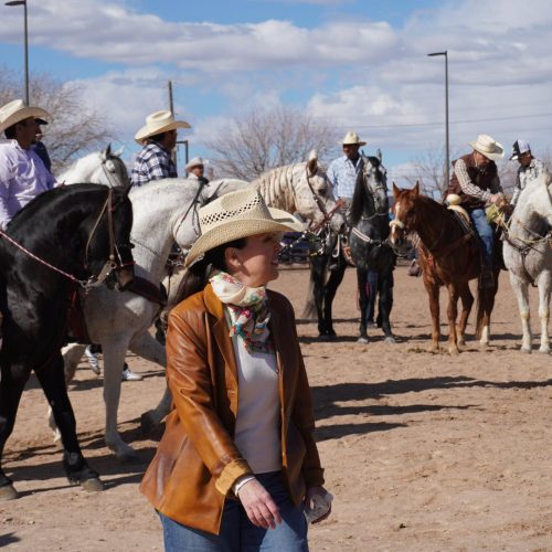 Consulado de México en Las Vegas participa en cabalgata anual de LVMPD