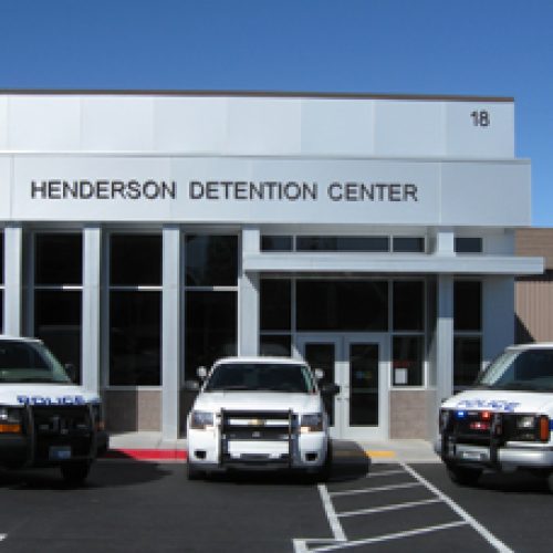 VETERANO DE LOS MARINES DENUNCIA DETENCIÓN DE SU ESPOSA DURANTE CITA MIGRATORIA EN LAS VEGAS