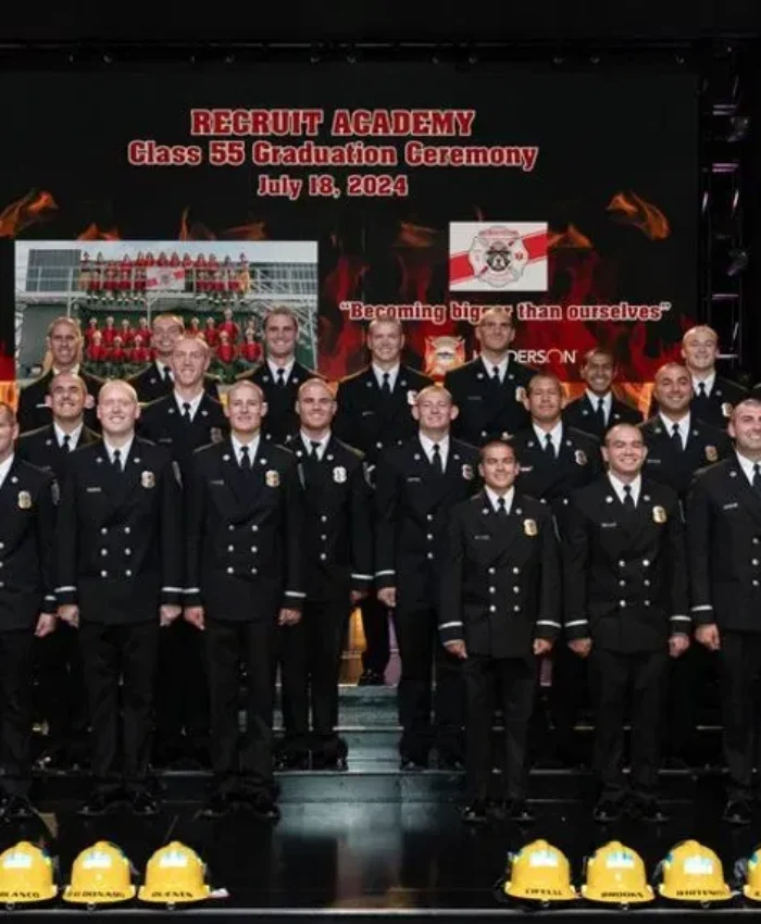 Se graduan 33 nuevos bomberos en Henderson