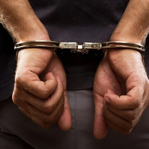 Broma sobre “bombardeos” deriva en detención migratoria y deportación