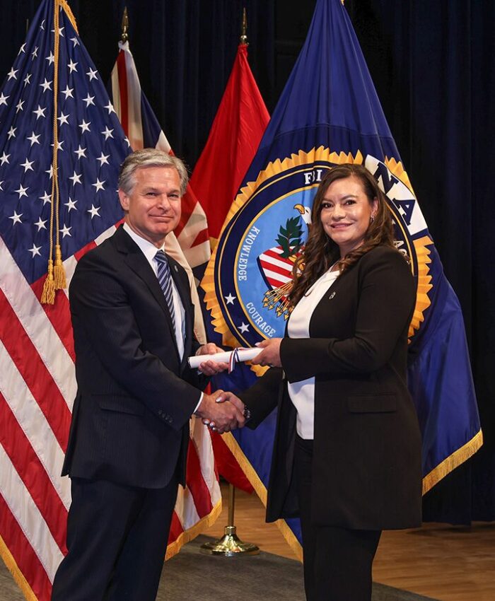 La Teniente Sendy Lopez se Gradúa de la Academia Nacional del FBI