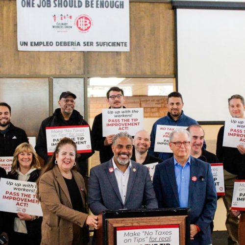 Legislación busca proteger ingresos de trabajadores con propina