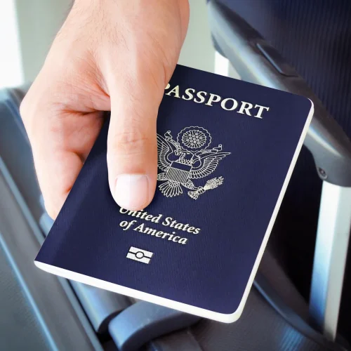 DHS dice que ICE podría pedir prueba de ciudadanía a estadounidenses durante redadas