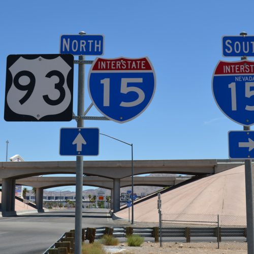 Choque en la I-15 deja a un oficial estatal de Nevada hospitalizado